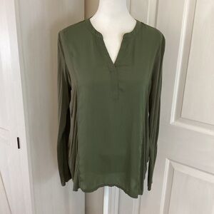 Attention Sage Green Tunic Top Sz m